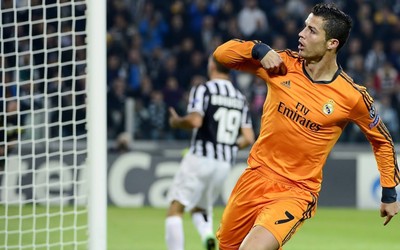 9D体育快讯-B费远射再轰世界波