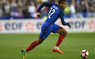 9D体育独家-内马尔更衣室团结奋进